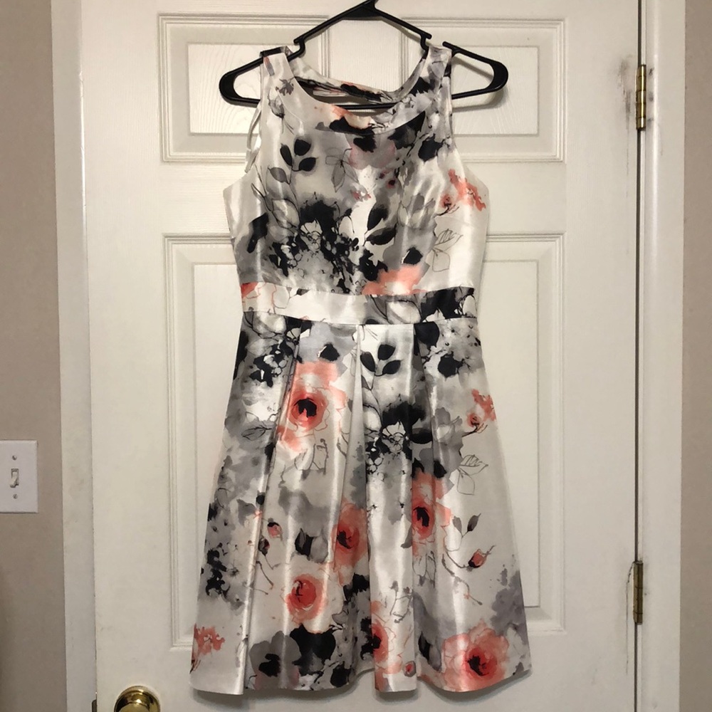 Very pretty peach, black on white mini dress size4